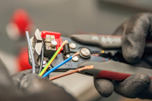 Best Electrical Troubleshooting Services  in Findlay, OH